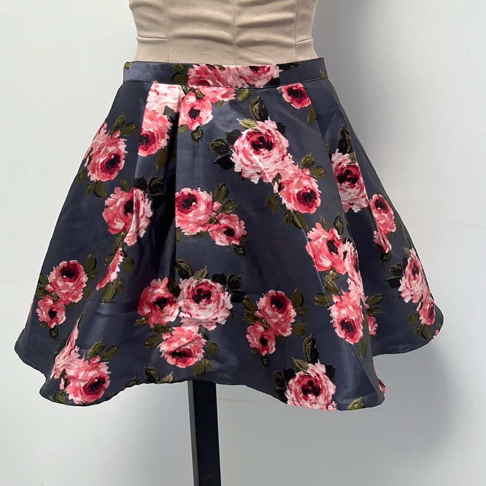 Flared spring skirt